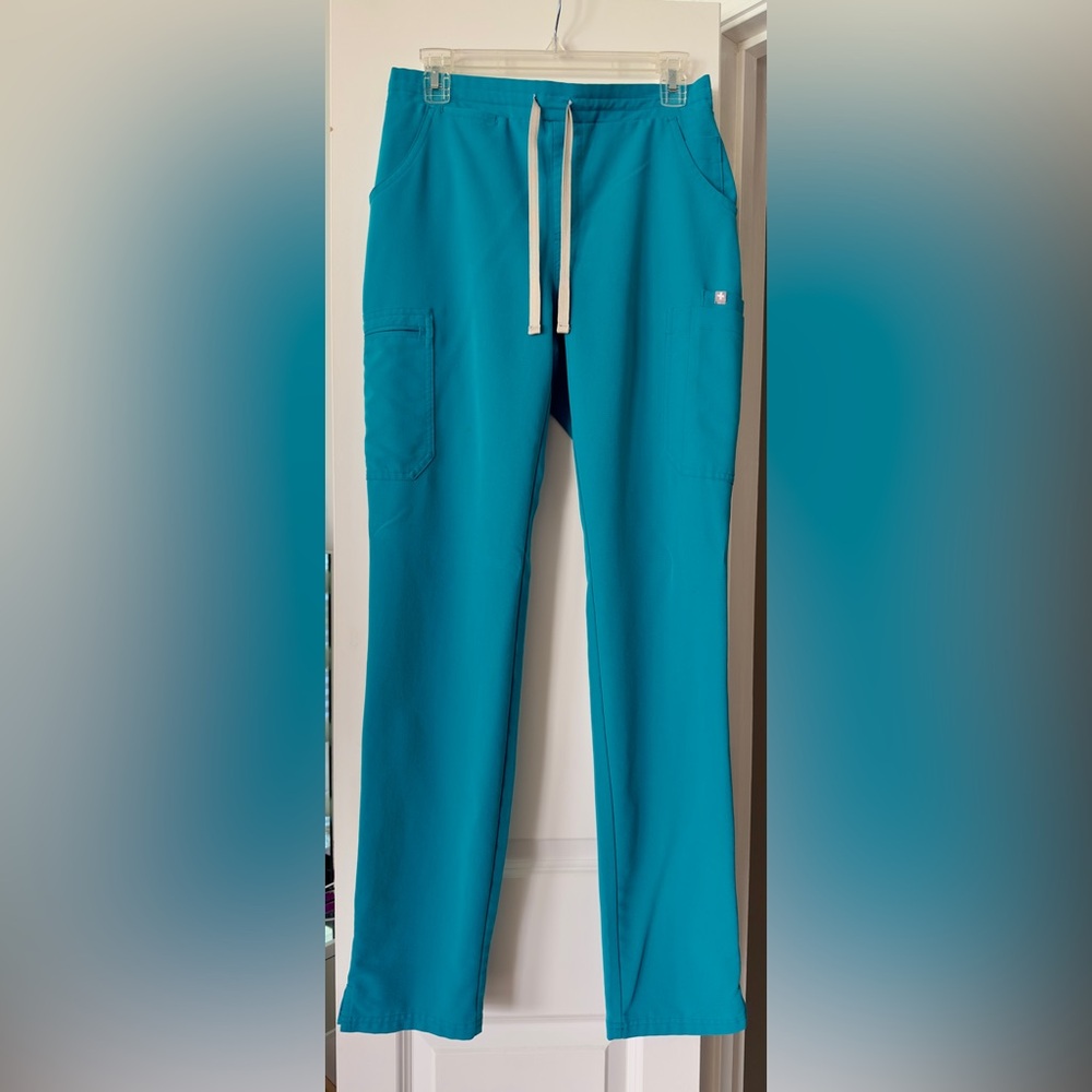 Figs scrub pants teal blue. Small Tall 32” inseam. Yola straight leg skinny fit